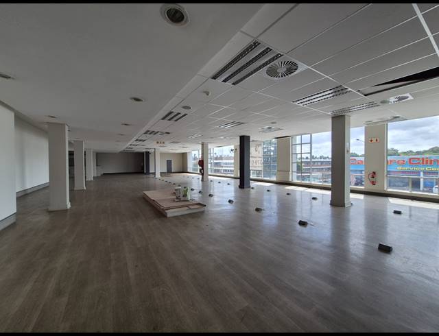 6,227M² RETAIL TO LET IN CRAIGHALL PARK